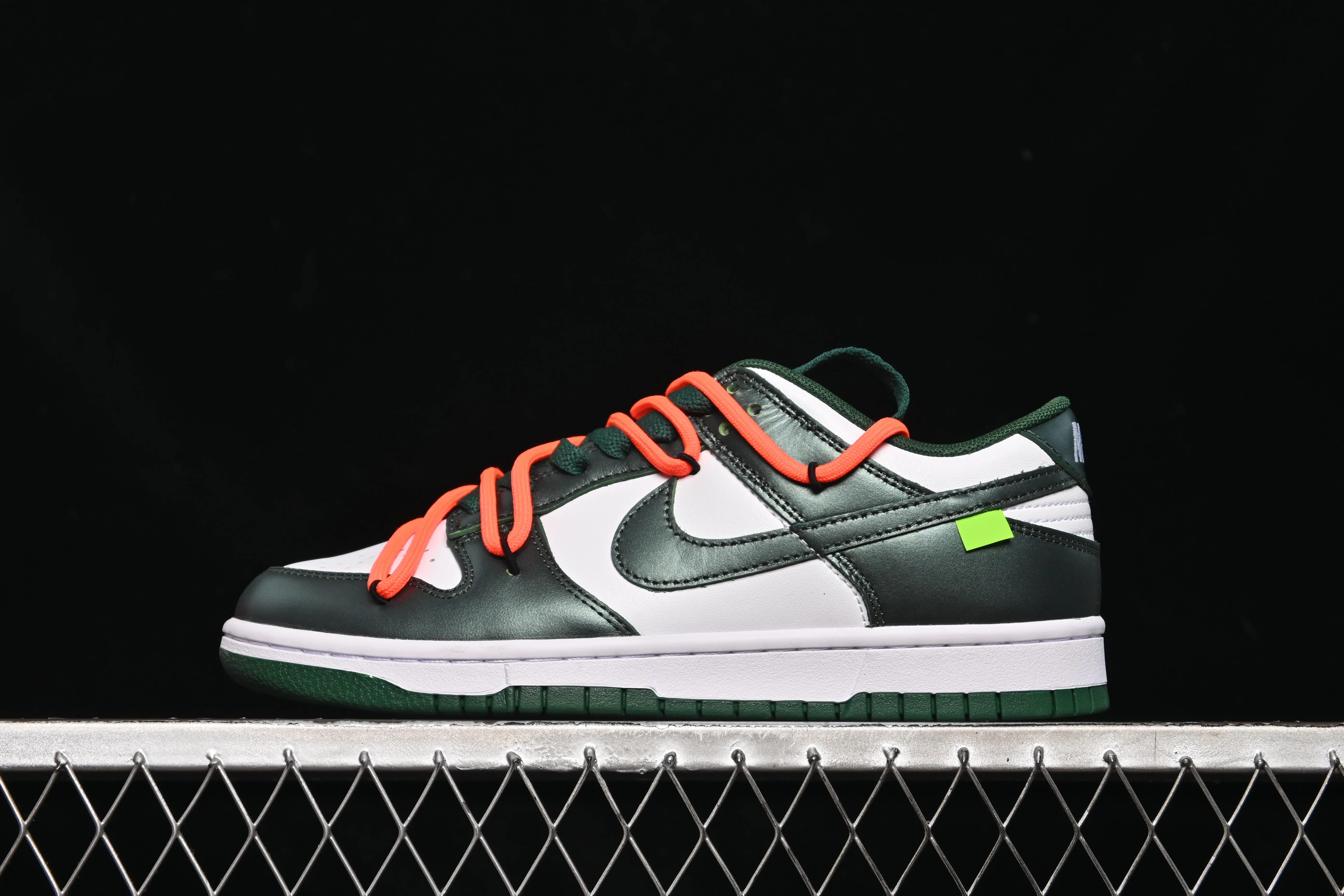 All Categories Nk SB Dunk Series Nk SB Dunk Low Low-top sneakers Nike SB Dunk Low Laser Green Straps Low-top casual sneakers DD1391-101